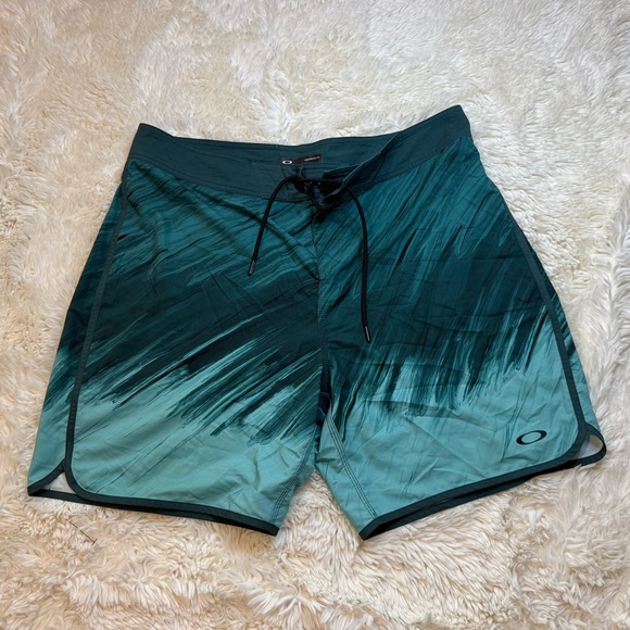 Oakley Men's 36” waist Aqua\Dark Green Board Shorts 7” inseam no liner - Picture 1 of 9